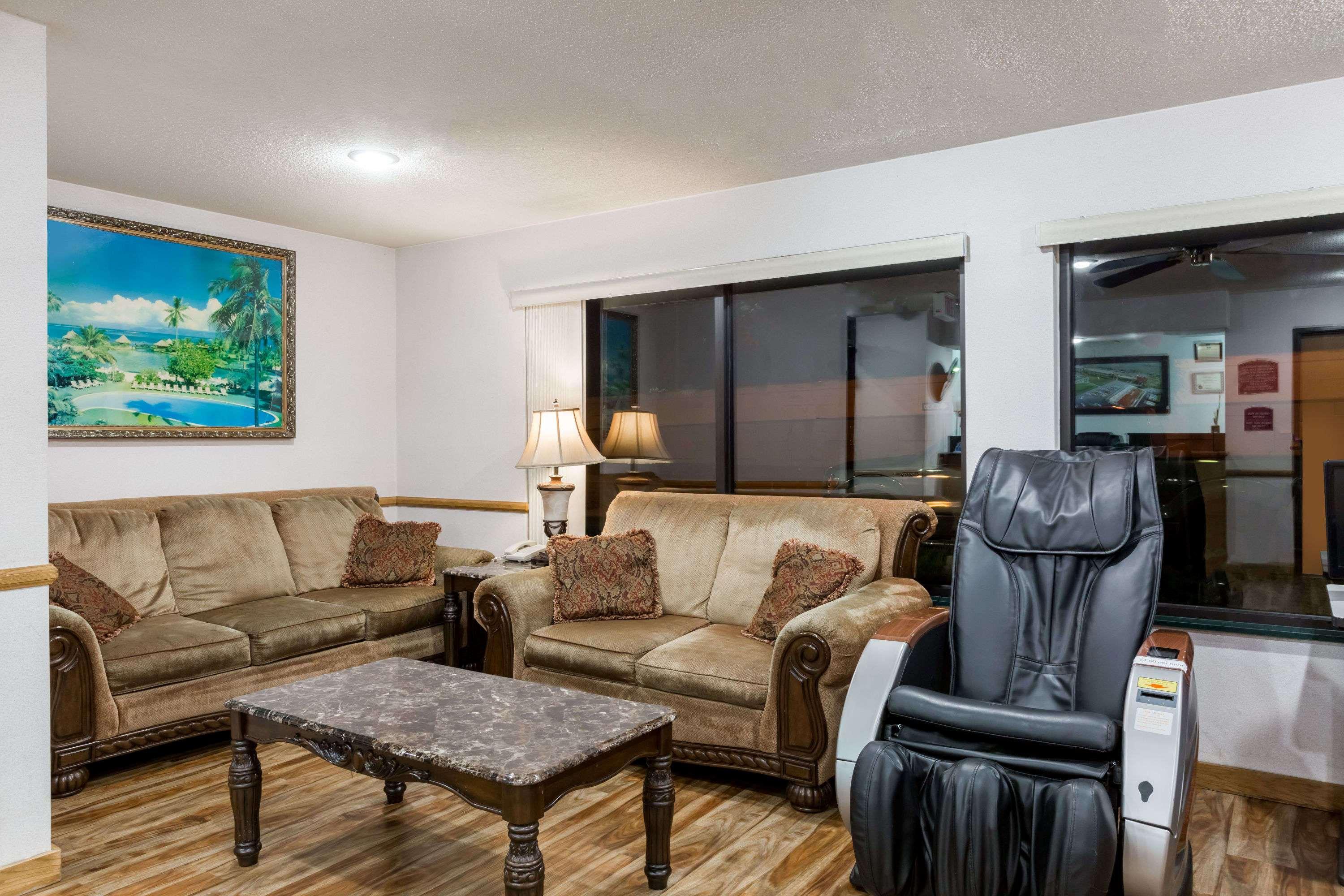 Howard Johnson By Wyndham Wichita Airport Kültér fotó