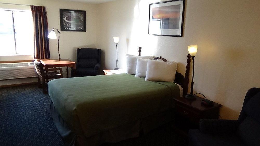 Howard Johnson By Wyndham Wichita Airport Kültér fotó